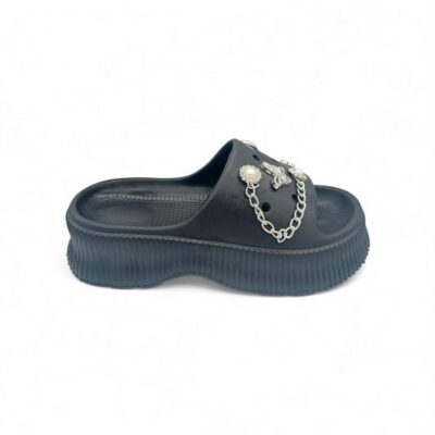 Sesamall Γυναικείες Καλοκαιρινές Παντόφλες Με Διακοσμητικά Γούρια Black (ΜΙΚΡΗ ΦΟΡΜΑ)